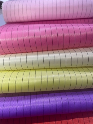 Antistatisches Polyester-antistatisches Gewebe 5mm Gitter ESD 99% für Industrie-Arbeitskleidung