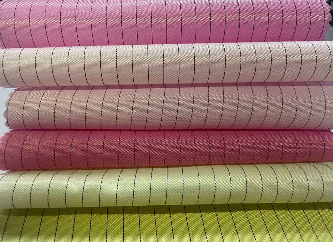 5mm/4mm Gitter/Streifen ESD-Polyester/Baumwollelektrisch leitfähiges Gewebe mit statischem Zerfall 0.1s
