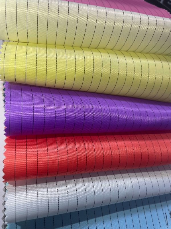 Statisches Antigewebe antistatisches staubdichtes 5mm Gitter-einheitliches Stoff-Polyester Ripstop ESD des Cleanroom-für Arbeitskleidung